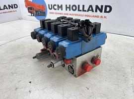 Compact truck CT2 outrigger valve