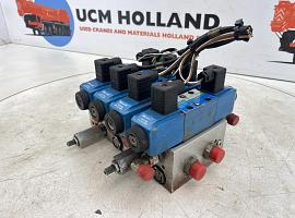 Compact truck CT2 outrigger valve