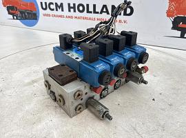 Compact truck CT2 outrigger valve