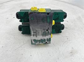 Faun ATF 30-2 outrigger valve