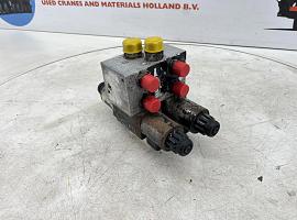 Grove GMK 5100 VALVE BLOCK SUPPORT