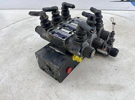 Liebherr LTM 1080-1 Outrigger valve