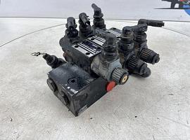 Liebherr LTM 1080-1 Outrigger valve