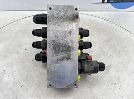 Liebherr LTM 1080-1 Outrigger valve