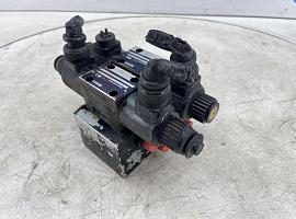 Liebherr LTM 1080-1 outrigger valve
