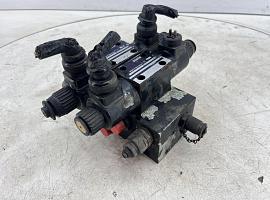 Liebherr LTM 1080-1 outrigger valve