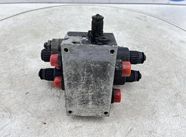 Liebherr LTM 1080-1 outrigger valve