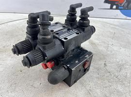 Liebherr LTM 1080-1 outrigger valve