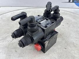 Liebherr LTM 1080-1 outrigger valve