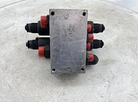 Liebherr LTM 1080-1 outrigger valve