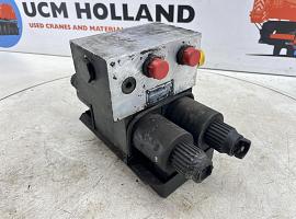 Liebherr LTM 1035-2 Outrigger valve