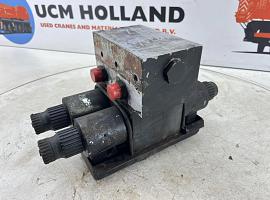 Liebherr LTM 1035-2 Outrigger valve