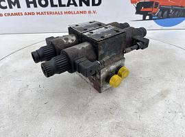 Liebherr LTM 1035-2 Outrigger valve