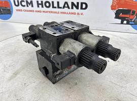 Liebherr LTM 1035-2 Outrigger valve