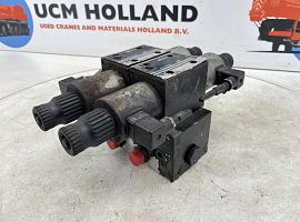Liebherr LTM 1035-2 Outrigger valve