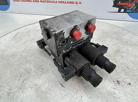 Liebherr LTM 1035-2 Outrigger valve