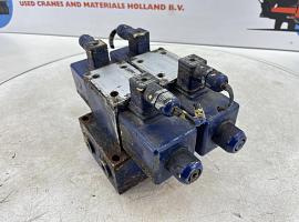 Liebherr LTM outrigger valve