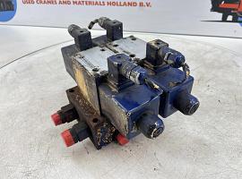 Liebherr LTM outrigger valve