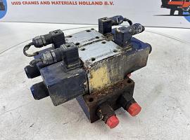 Liebherr LTM outrigger valve
