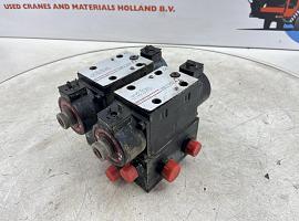 Faun ATF 60-4 outrigger control block