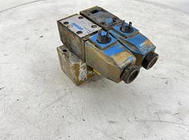 Coles AT 633 outrigger valve