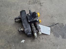 Grove GMK 6400 outrigger control block