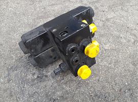 Grove GMK 6400 outrigger control block 