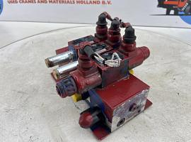 Liebherr LTM 1040-2.1 Slide valve block