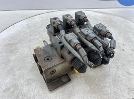 Liebherr LTM 1050-1 slide valve block