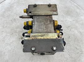 Liebherr LTM 1050-1 slide valve block