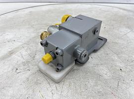 Liebherr LTM 1250-5.1 axle locking valve