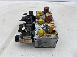 Grove GMK 5100 Valve block