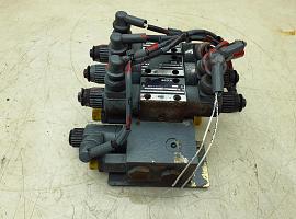 Liebherr LTM 1070-4.1 outrigger valve with steering valve