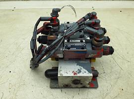 Liebherr LTM 1070-4.1 outrigger valve with steering valve