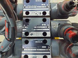 Liebherr LTM 1070-4.1 outrigger valve with steering valve