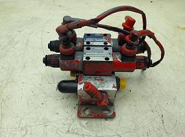 Liebherr LTM 1070-4.1 outrigger valve 