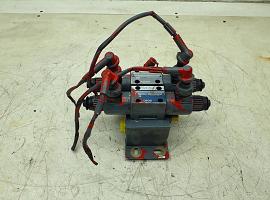 Liebherr LTM 1070-4.1 outrigger valve 