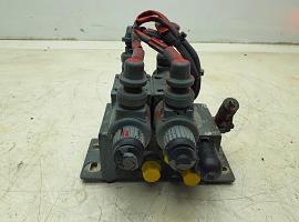 Liebherr LTM 1070-4.1 outrigger valve 
