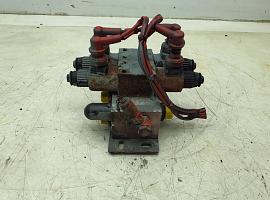 Liebherr LTM 1070-4.1 outrigger valve 