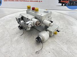 Liebherr LTM 1045-3.1 slewing gear valve