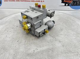 Liebherr LTM 1045-3.1 slewing gear valve