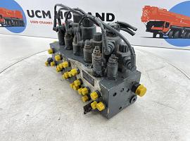 Liebherr LTM 1130-5.1 hydraulic steering control block