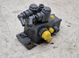 Liebherr LTM 1130-5.1 axle locking valve 