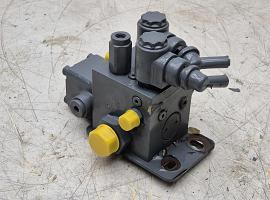 Liebherr LTM 1130-5.1 axle locking valve 