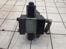 Terex-Demag Challenger 3160 hydraulic valve