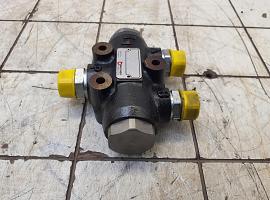 Terex-Demag Challenger 3160 hydraulic flow divider