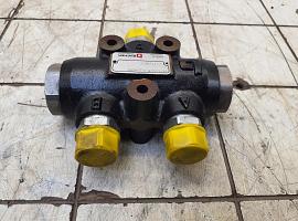 Terex-Demag Challenger 3160 hydraulic flow divider