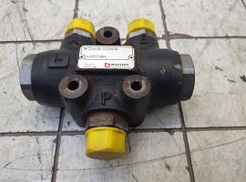 Terex-Demag Challenger 3160 hydraulic flow divider