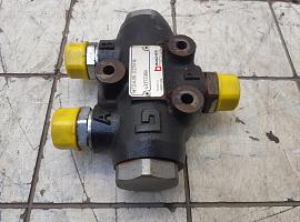 Terex-Demag Challenger 3160 hydraulic flow divider