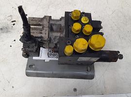 Liebherr LTM 1400-7.1 steering hydraulics control block